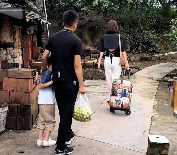 外出称我漂亮不能待在破家爱游戏入口女子返乡后再次