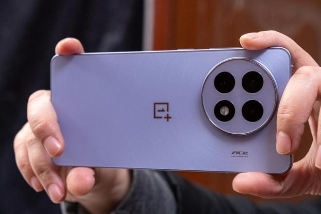 0 Pro：国补当下性价比直屏手机该怎么选爱游戏体育一加Ace 5 Pro与红米K8(图6)