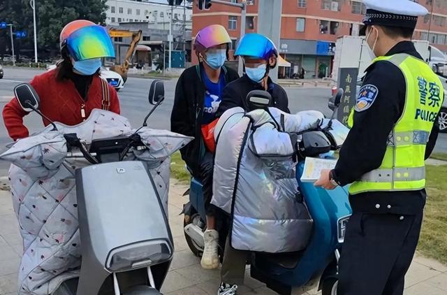 行电动车上路有“5不能”新要求别被罚了才知道ayx爱游戏体育网页版入口2025年2月起执(图2)