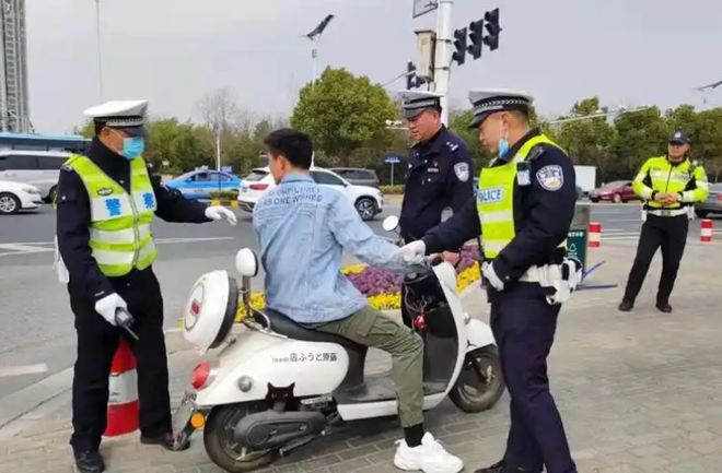 5”新政策3类车型放心骑严查5种违规行为ayx爱游戏app6月起电动车迎“3+(图6)